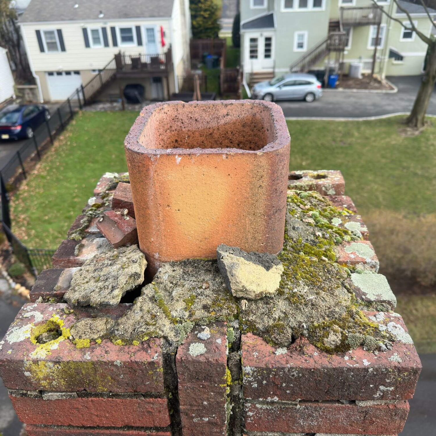 a chimmney crown heavliy damaged before being rebuilt and serviced by a chimney sweep